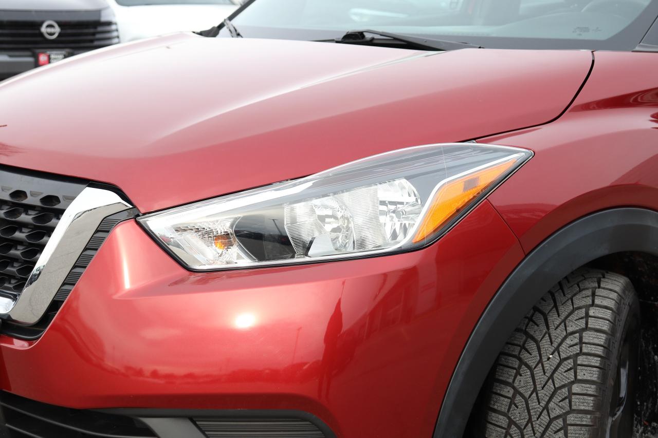 2020 Nissan Kicks SV 1 OWNER NO ACCIDENTS OFF LEASE SUPER LOW KMS!!! Photo