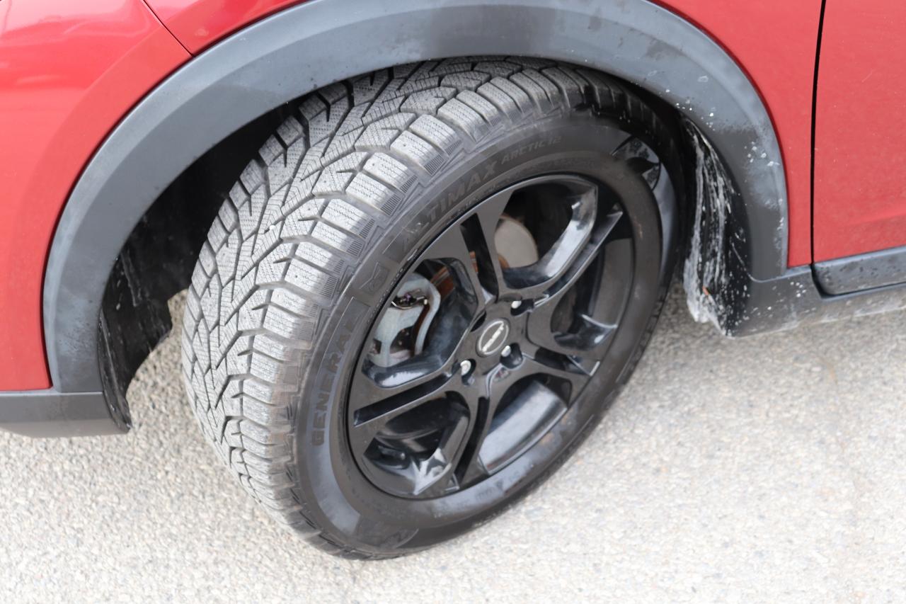 2020 Nissan Kicks SV 1 OWNER NO ACCIDENTS OFF LEASE SUPER LOW KMS!!! Photo