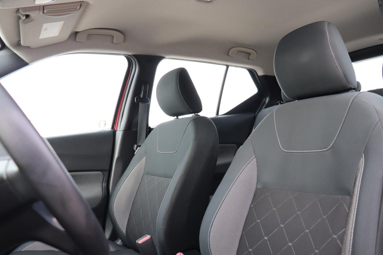 2020 Nissan Kicks SV 1 OWNER NO ACCIDENTS OFF LEASE SUPER LOW KMS!!! Photo