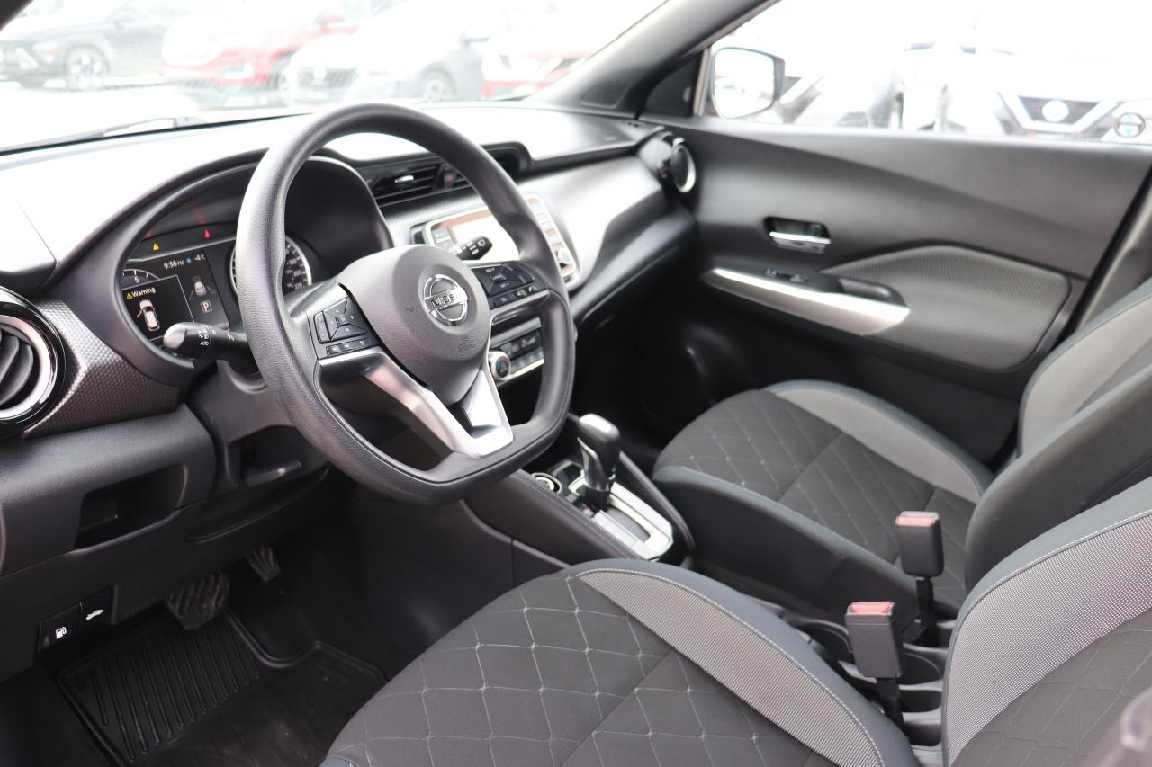 2020 Nissan Kicks SV 1 OWNER NO ACCIDENTS OFF LEASE SUPER LOW KMS!!! Photo