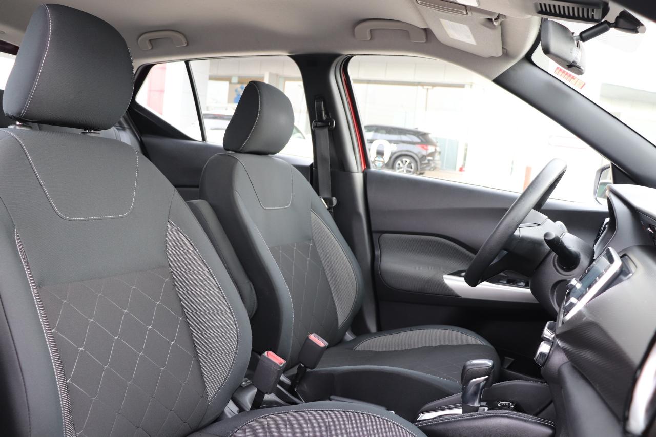 2020 Nissan Kicks SV 1 OWNER NO ACCIDENTS OFF LEASE SUPER LOW KMS!!! Photo