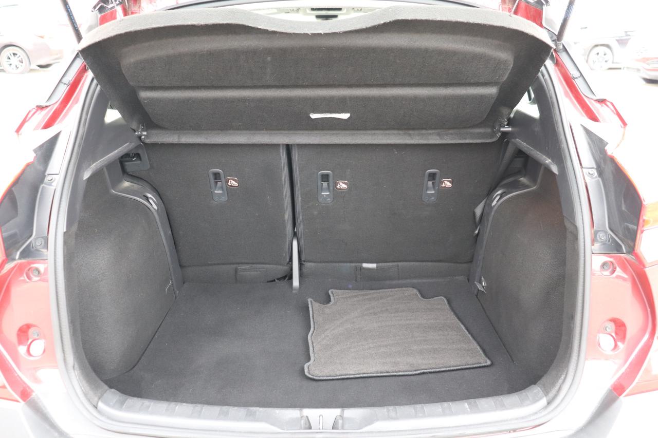 2020 Nissan Kicks SV 1 OWNER NO ACCIDENTS OFF LEASE SUPER LOW KMS!!! Photo