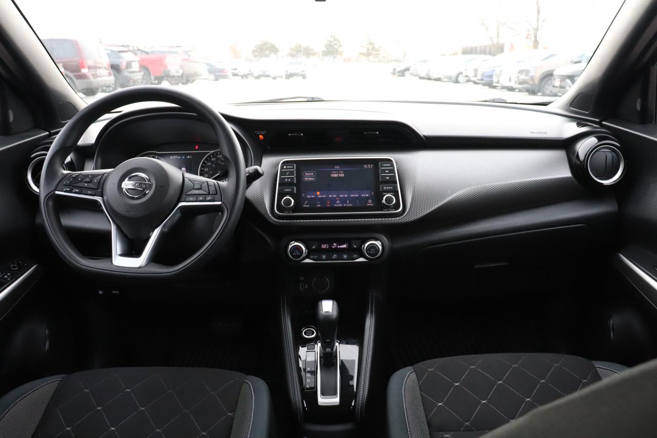 2020 Nissan Kicks SV 1 OWNER NO ACCIDENTS OFF LEASE SUPER LOW KMS!!! Photo