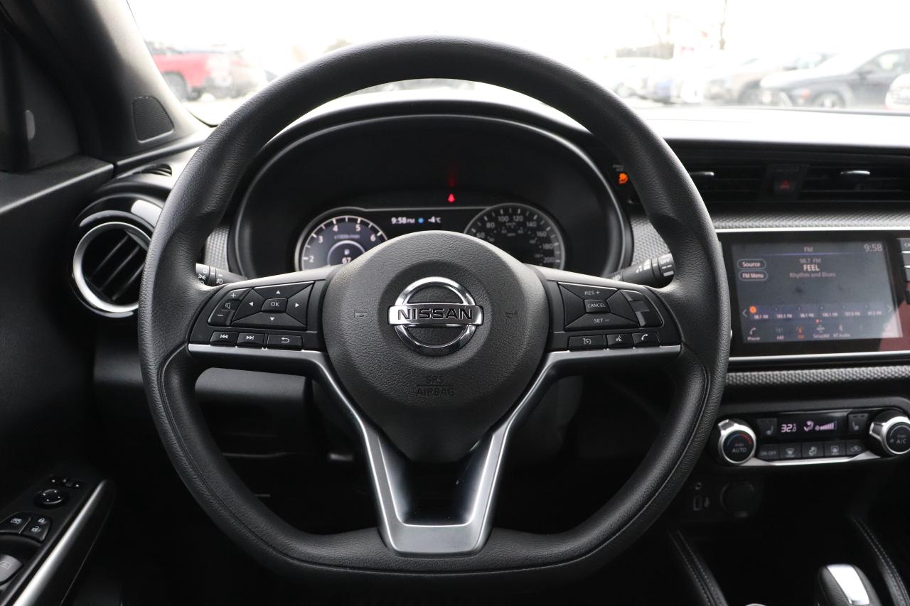 2020 Nissan Kicks SV 1 OWNER NO ACCIDENTS OFF LEASE SUPER LOW KMS!!! Photo