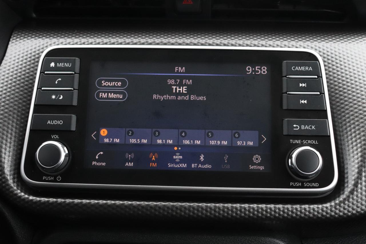 2020 Nissan Kicks SV 1 OWNER NO ACCIDENTS OFF LEASE SUPER LOW KMS!!! Photo