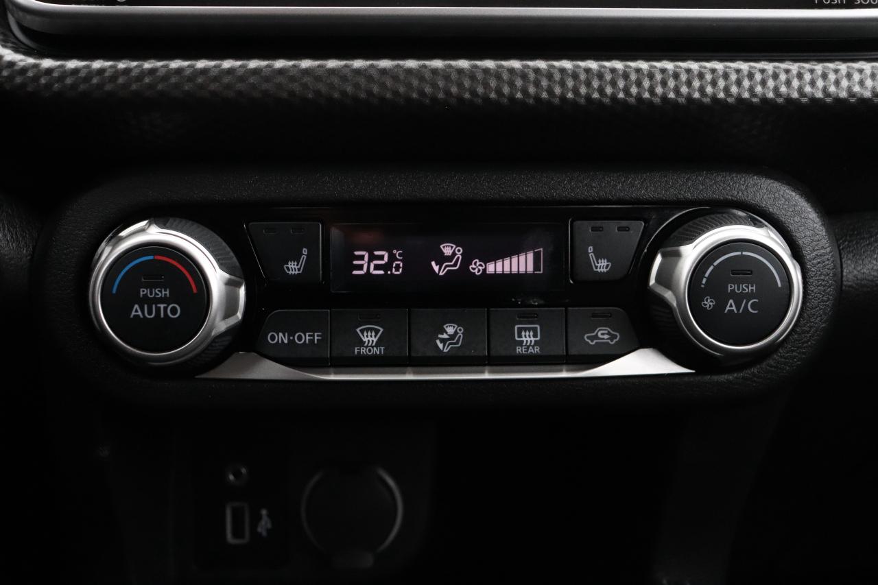 2020 Nissan Kicks SV 1 OWNER NO ACCIDENTS OFF LEASE SUPER LOW KMS!!! Photo