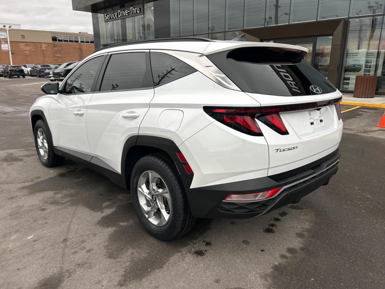 2022 Hyundai Tucson Preferred AWD   Starting from 4.49% OAC Photo2