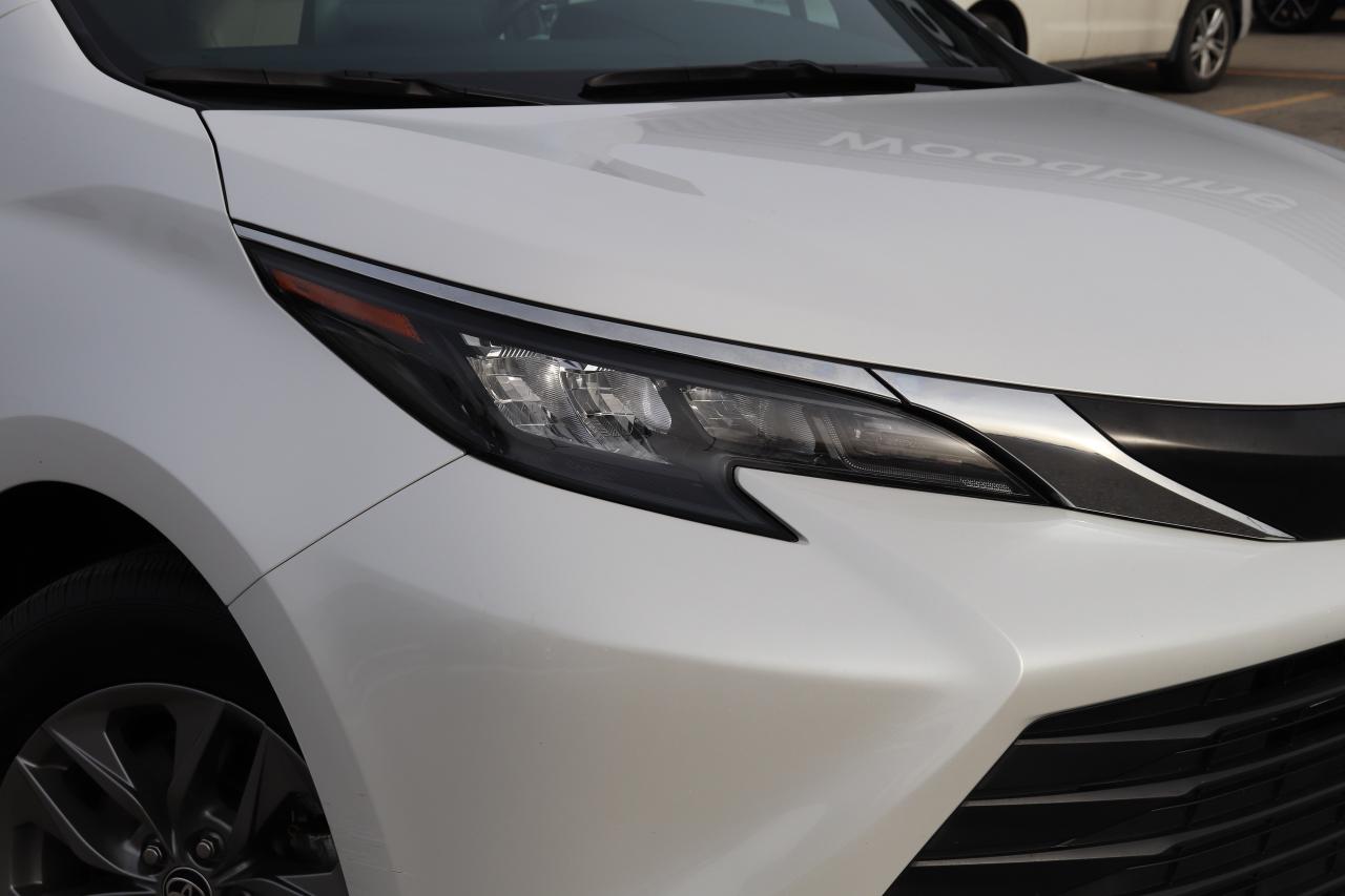 2024 Toyota Sienna XLE HYBRID 8 PASSENGER NO ACCIDENTS TAN LEATHER Photo