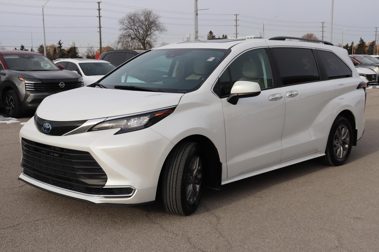 2024 Toyota Sienna XLE HYBRID 8 PASSENGER NO ACCIDENTS TAN LEATHER Photo