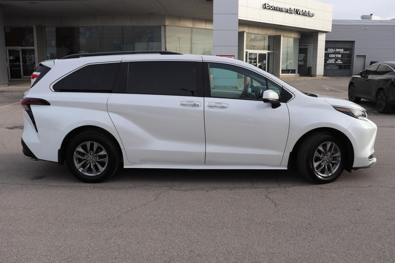 2024 Toyota Sienna XLE HYBRID 8 PASSENGER NO ACCIDENTS TAN LEATHER Photo