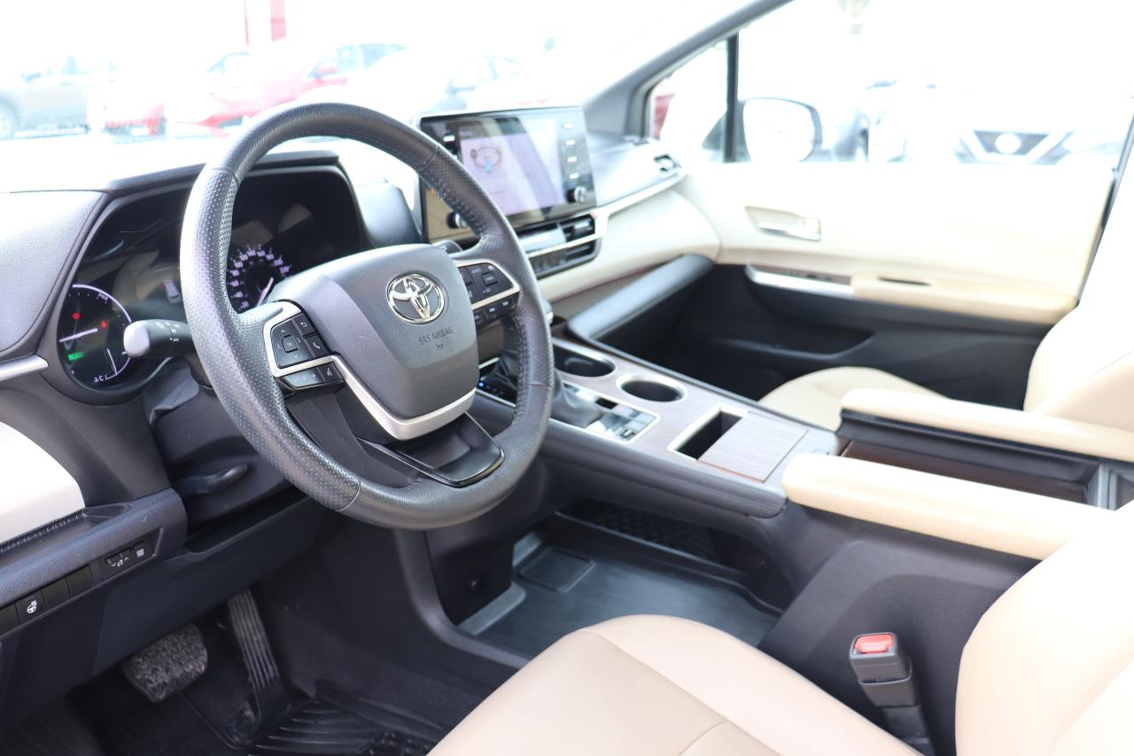 2024 Toyota Sienna XLE HYBRID 8 PASSENGER NO ACCIDENTS TAN LEATHER Photo