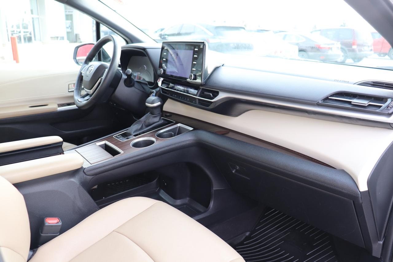2024 Toyota Sienna XLE HYBRID 8 PASSENGER NO ACCIDENTS TAN LEATHER Photo