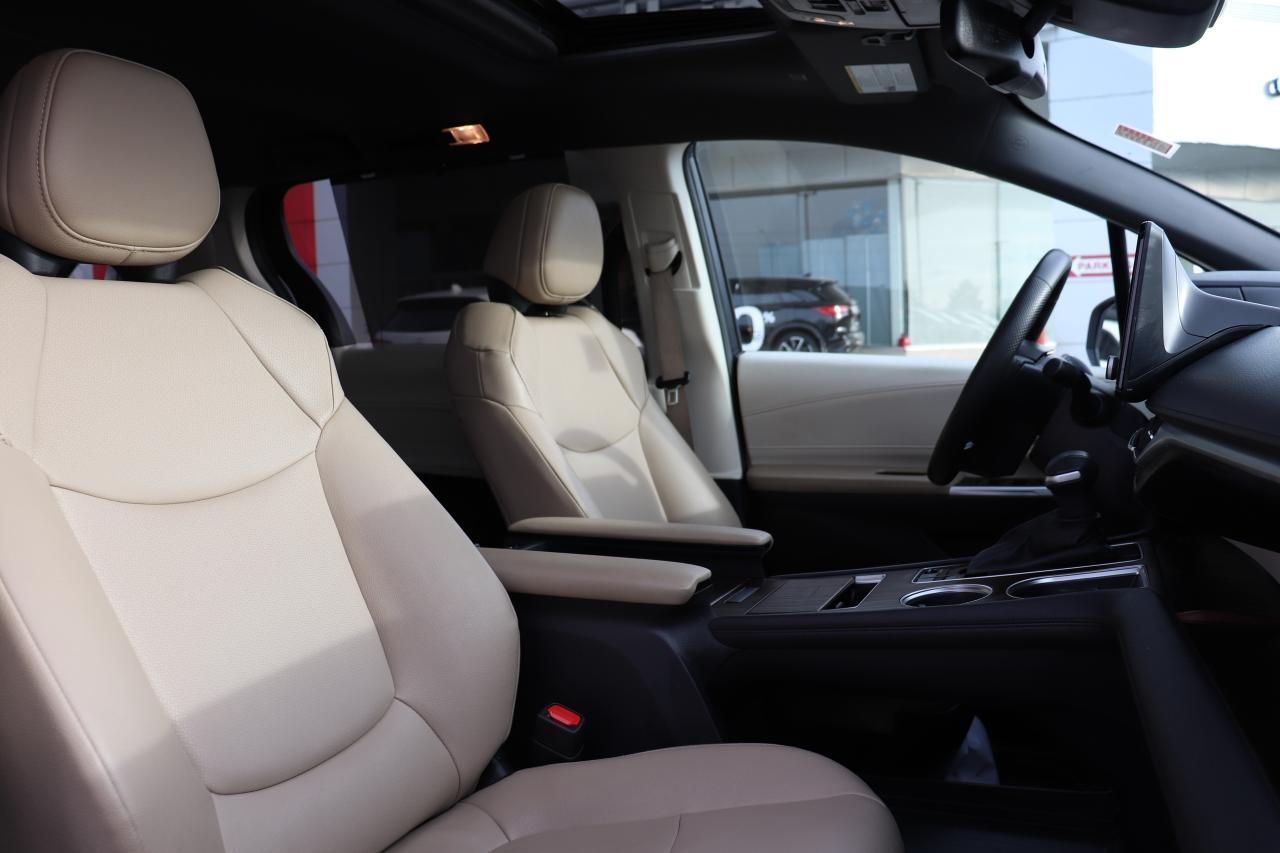 2024 Toyota Sienna XLE HYBRID 8 PASSENGER NO ACCIDENTS TAN LEATHER Photo