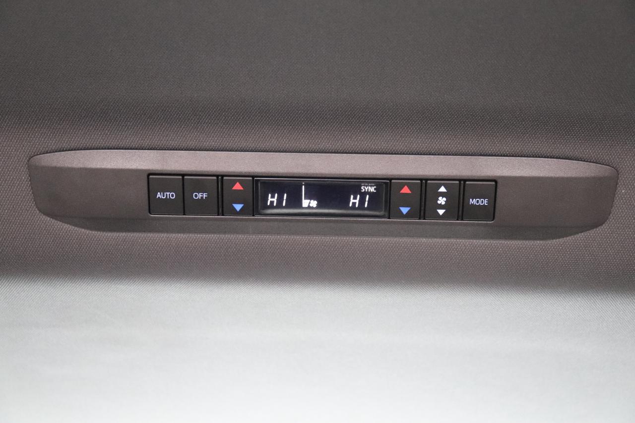 2024 Toyota Sienna XLE HYBRID 8 PASSENGER NO ACCIDENTS TAN LEATHER Photo