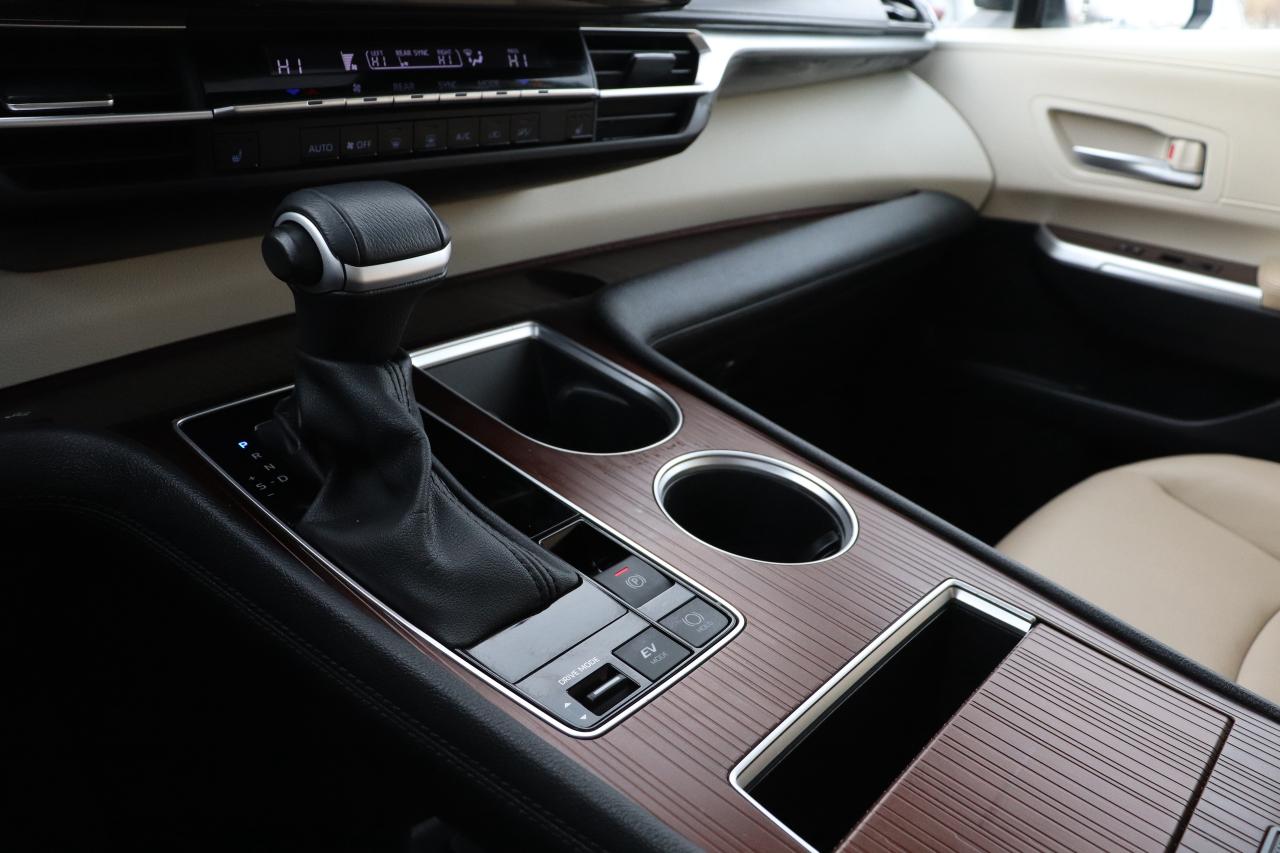 2024 Toyota Sienna XLE HYBRID 8 PASSENGER NO ACCIDENTS TAN LEATHER Photo