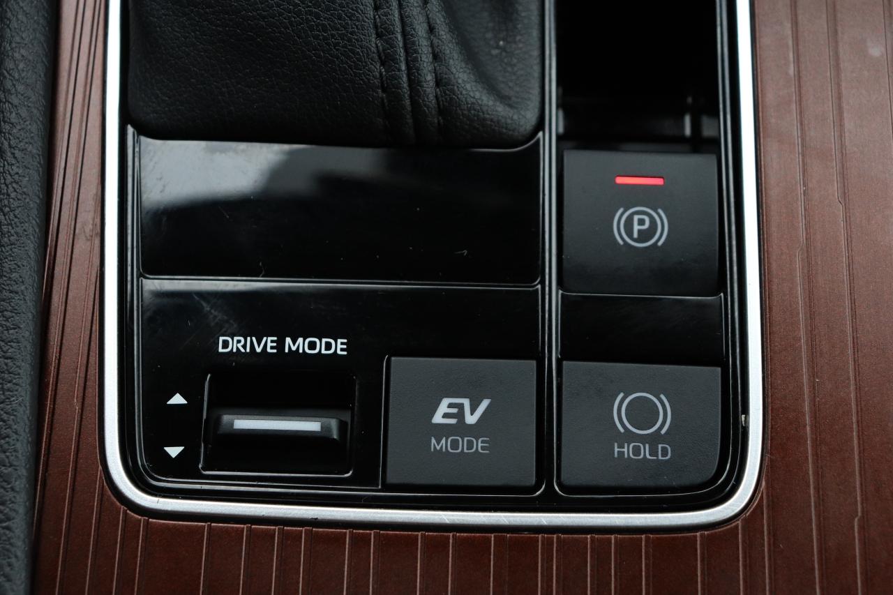 2024 Toyota Sienna XLE HYBRID 8 PASSENGER NO ACCIDENTS TAN LEATHER Photo