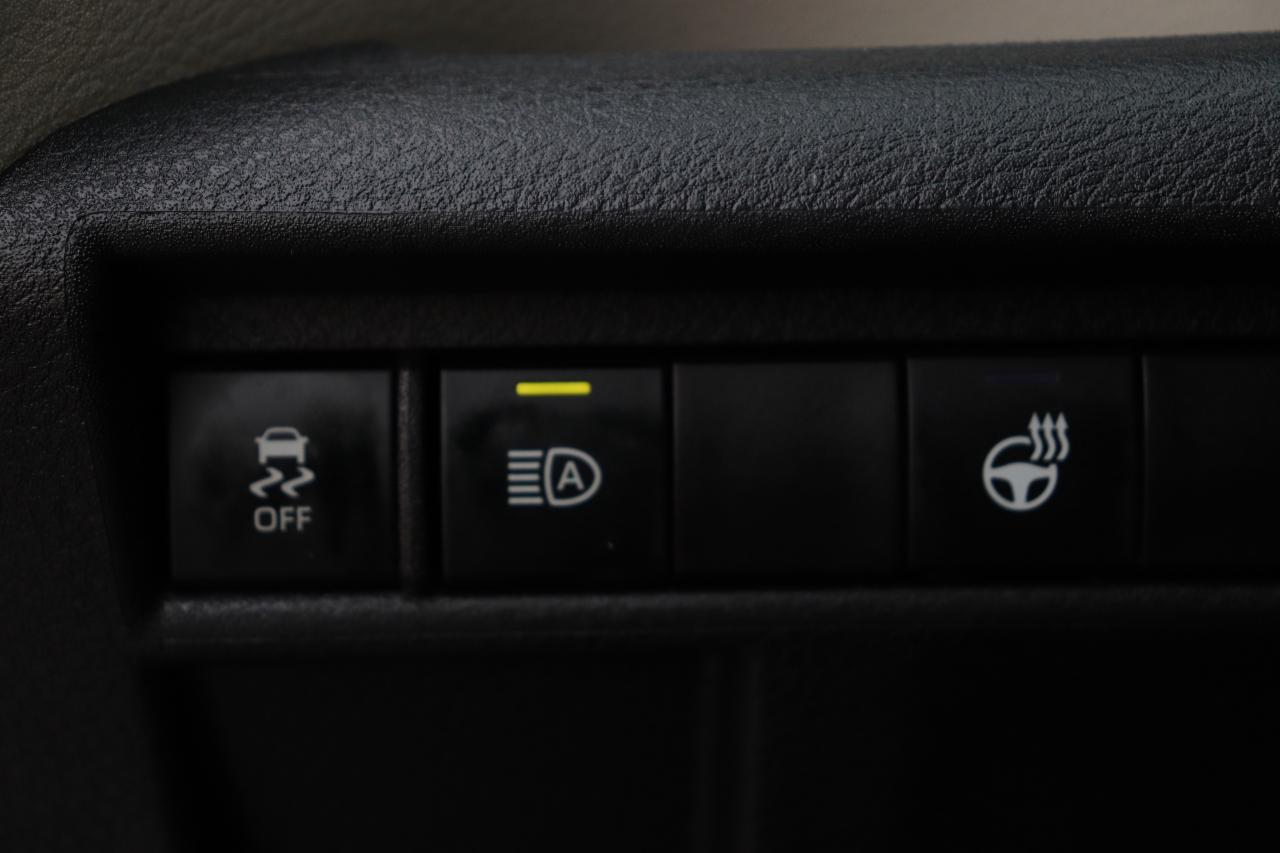 2024 Toyota Sienna XLE HYBRID 8 PASSENGER NO ACCIDENTS TAN LEATHER Photo