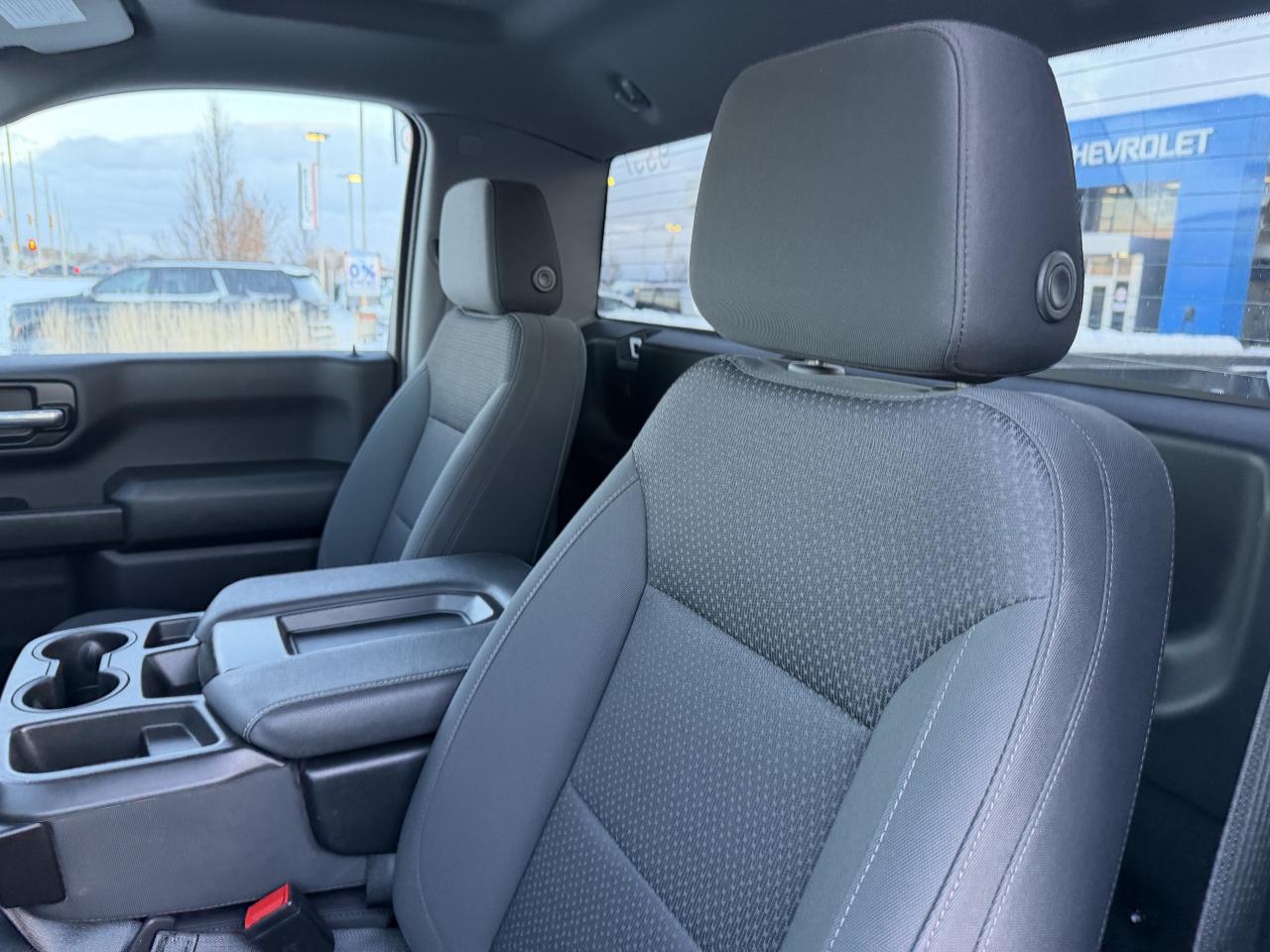 2023 GMC Sierra 1500 Pro   4X4   LONG BOX   LOW KM   5.3L V8 Photo3