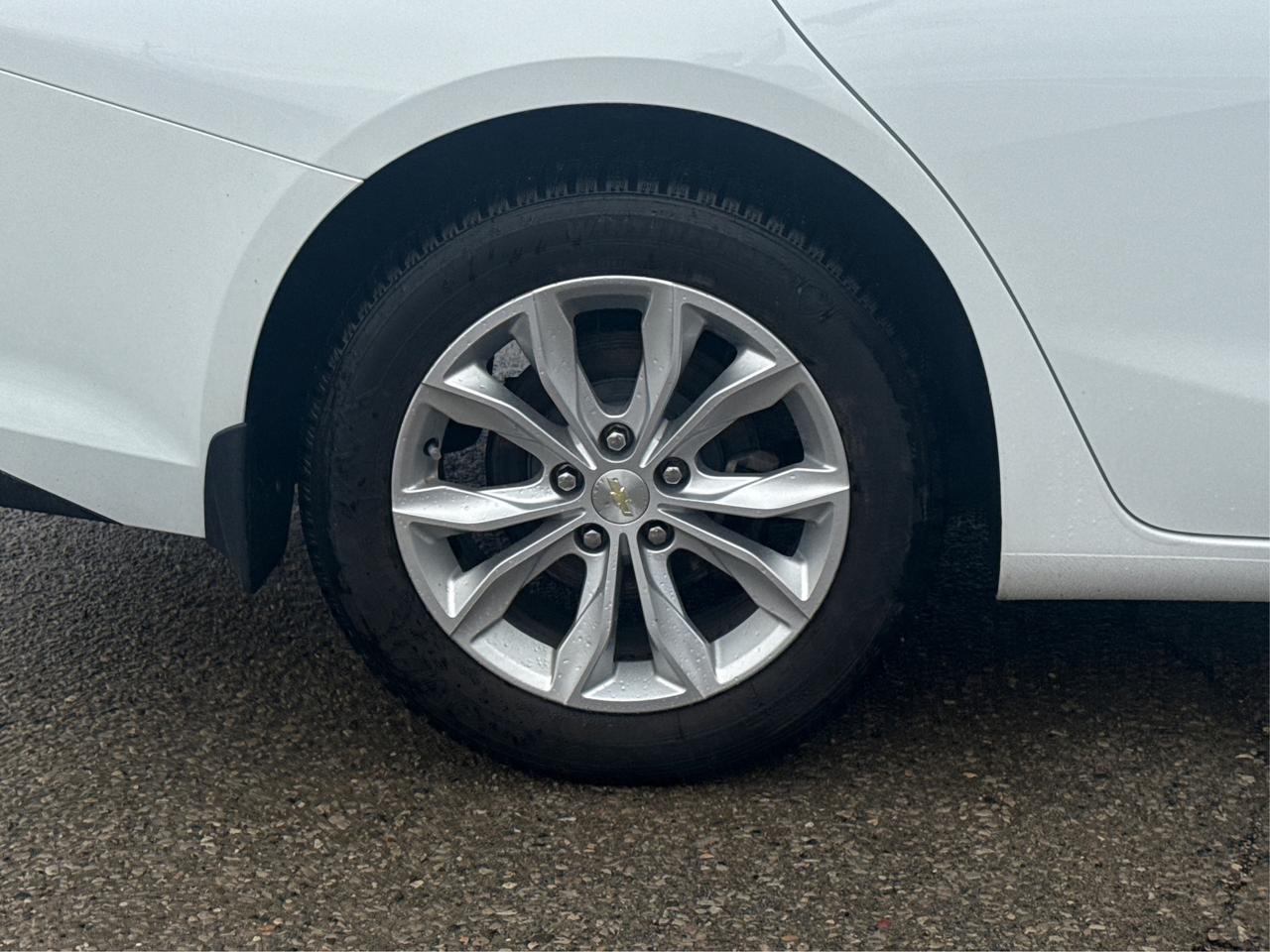 2021 Chevrolet Malibu HEATED SEATS REAR CAM MINT! WE FINANCE ALL CREDIT! Photo