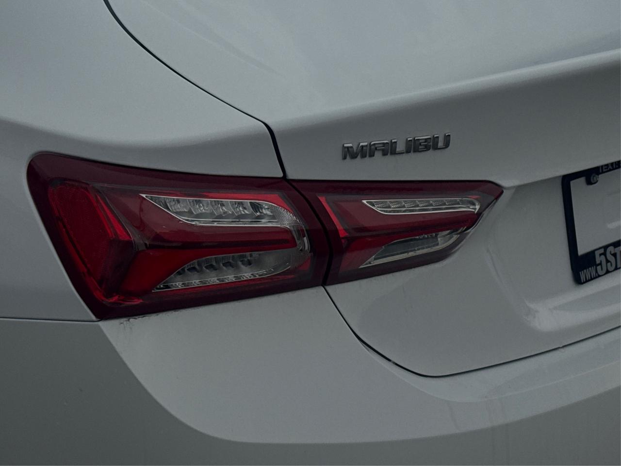 2021 Chevrolet Malibu HEATED SEATS REAR CAM MINT! WE FINANCE ALL CREDIT! Photo