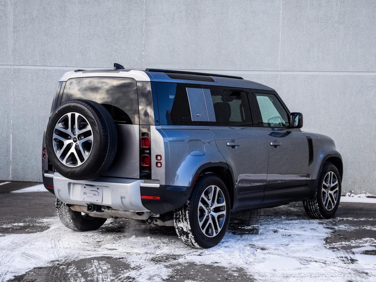 2024 Land Rover Defender /S/1 OWNER/DLR LOW KMS/DLR SERVICE HISTORY Photo