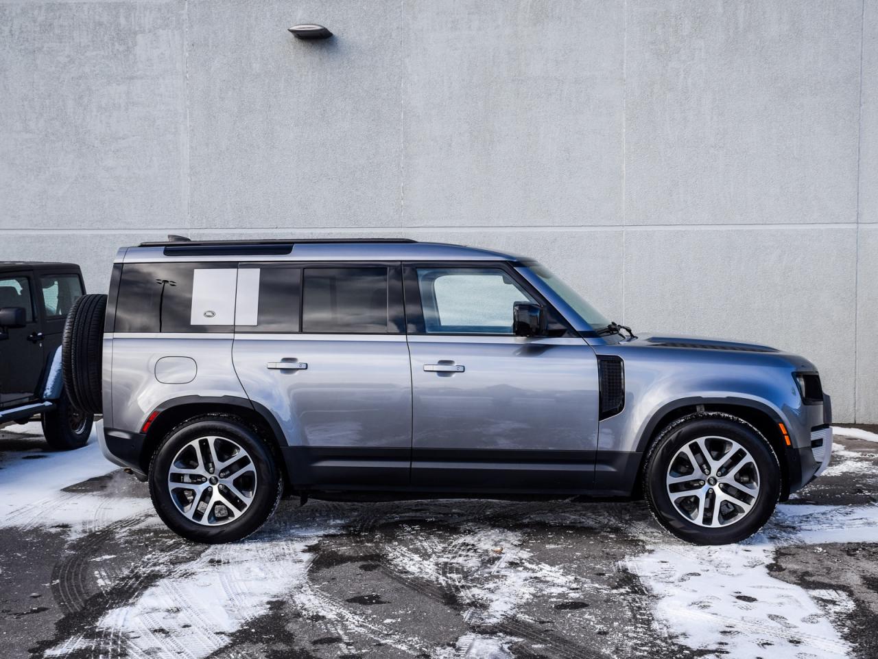 2024 Land Rover Defender /S/1 OWNER/DLR LOW KMS/DLR SERVICE HISTORY Photo