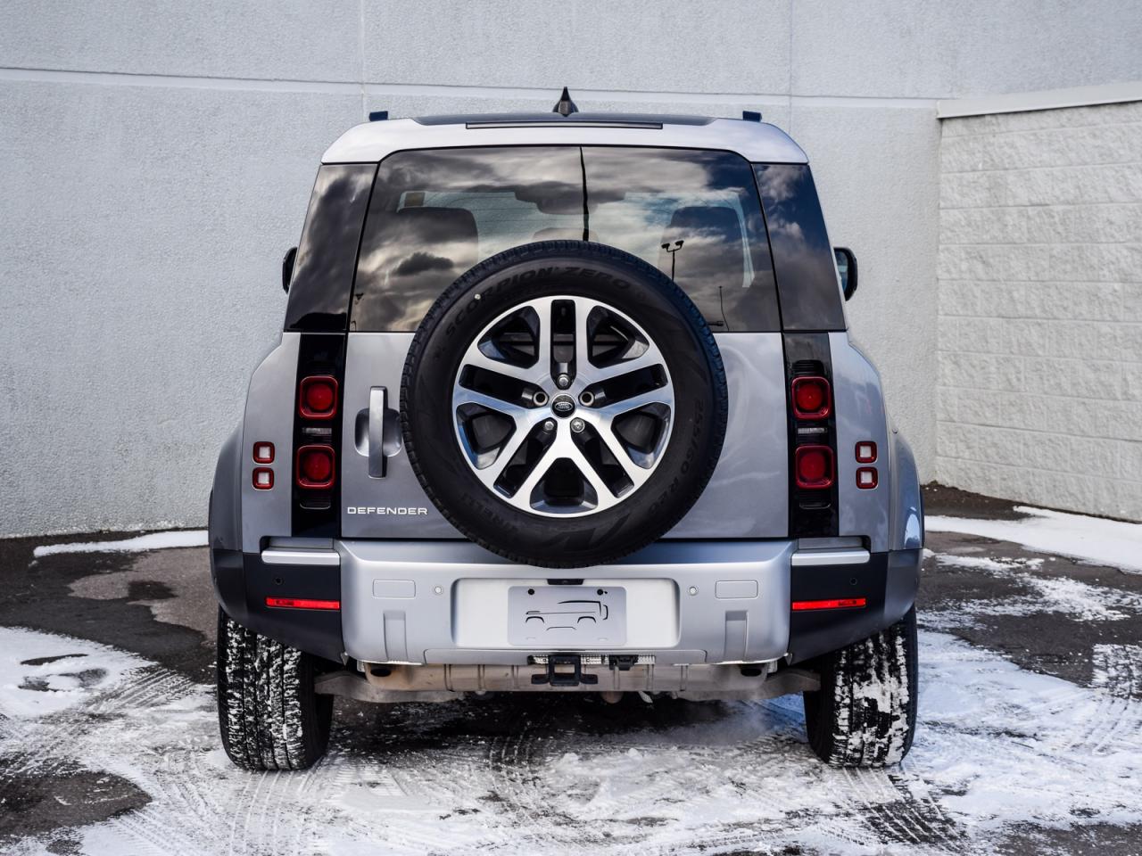 2024 Land Rover Defender /S/1 OWNER/DLR LOW KMS/DLR SERVICE HISTORY Photo