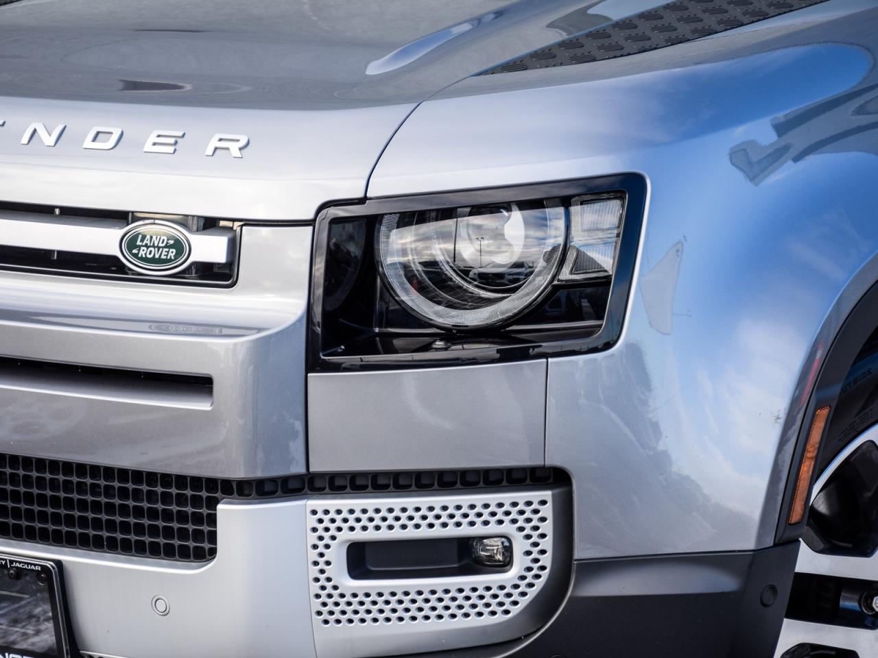 2024 Land Rover Defender /S/1 OWNER/DLR LOW KMS/DLR SERVICE HISTORY Photo