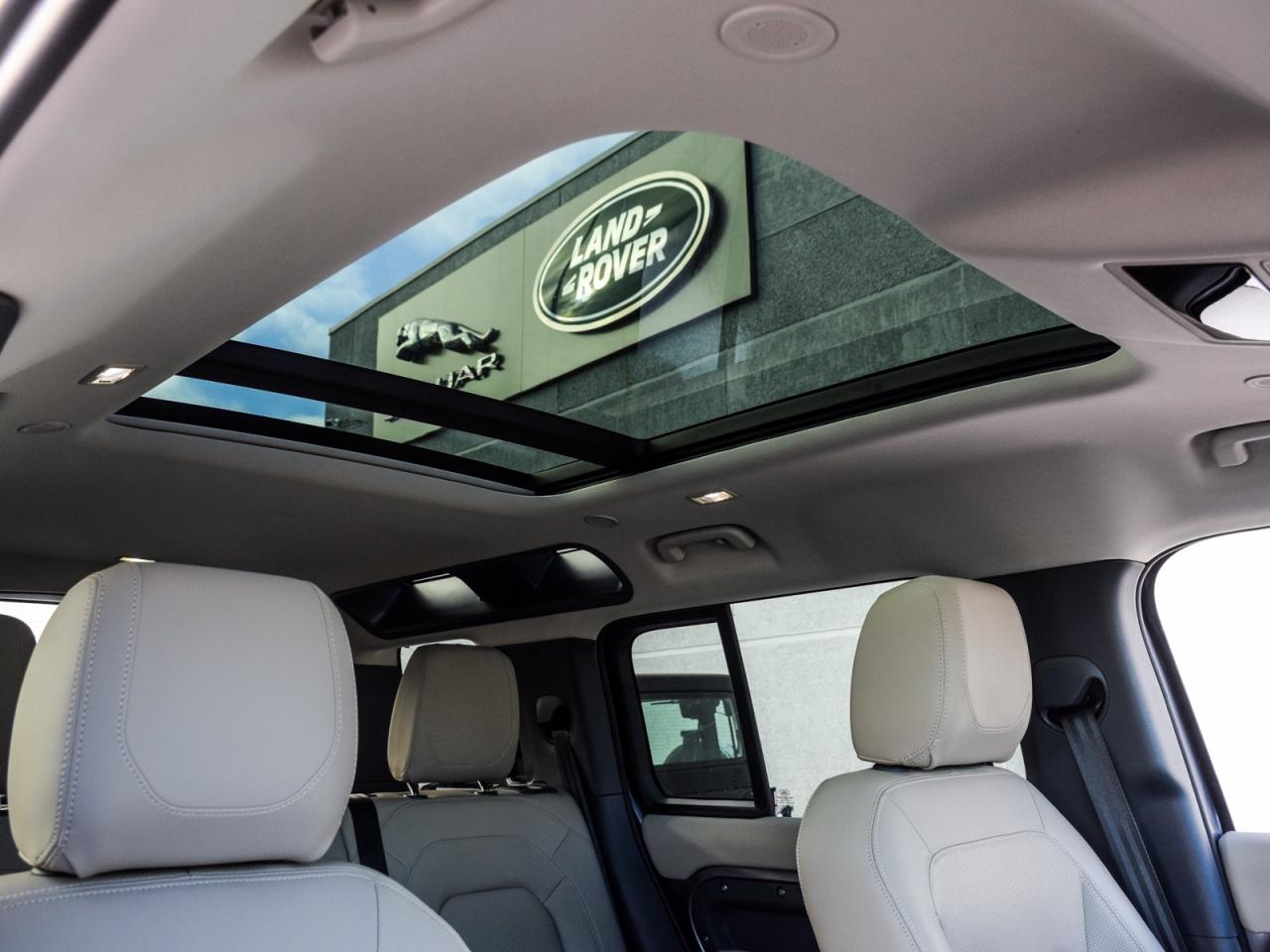 2024 Land Rover Defender /S/1 OWNER/DLR LOW KMS/DLR SERVICE HISTORY Photo