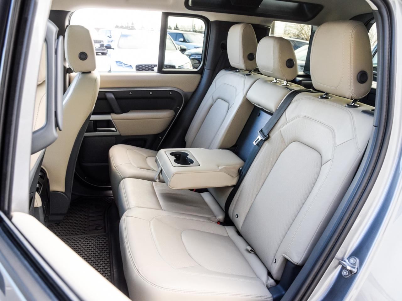 2024 Land Rover Defender /S/1 OWNER/DLR LOW KMS/DLR SERVICE HISTORY Photo