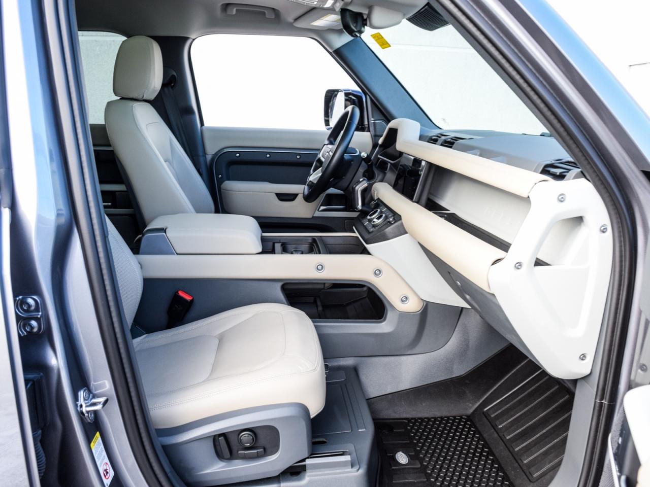 2024 Land Rover Defender /S/1 OWNER/DLR LOW KMS/DLR SERVICE HISTORY Photo