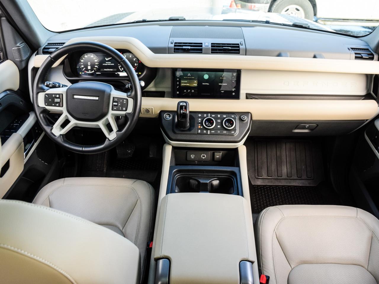 2024 Land Rover Defender /S/1 OWNER/DLR LOW KMS/DLR SERVICE HISTORY Photo