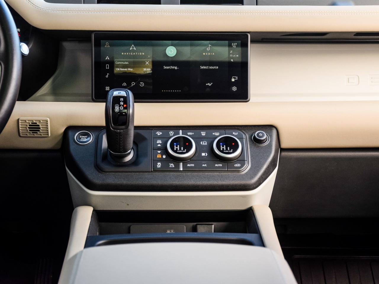 2024 Land Rover Defender /S/1 OWNER/DLR LOW KMS/DLR SERVICE HISTORY Photo