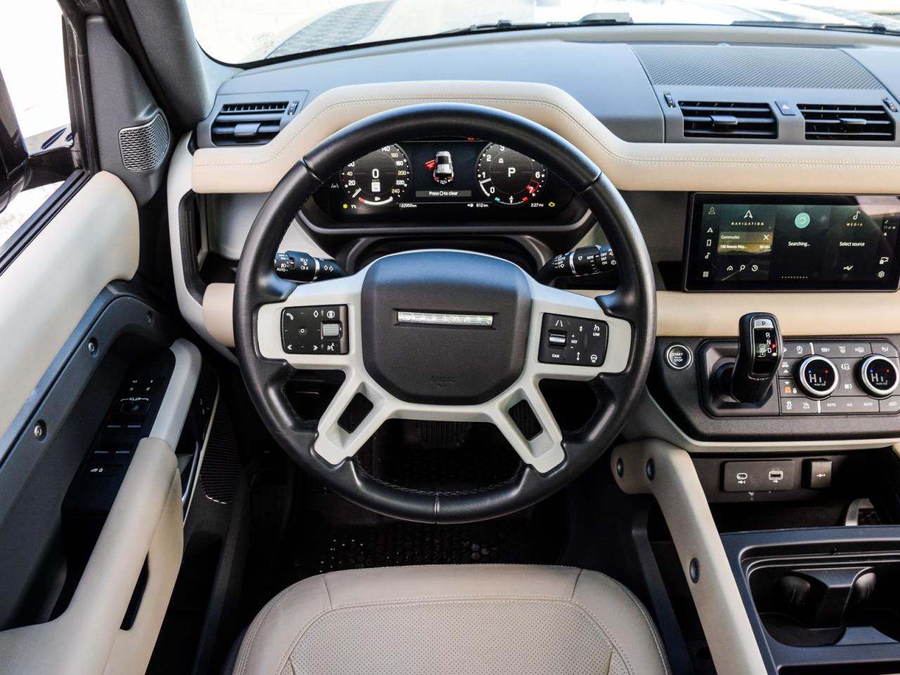 2024 Land Rover Defender /S/1 OWNER/DLR LOW KMS/DLR SERVICE HISTORY Photo