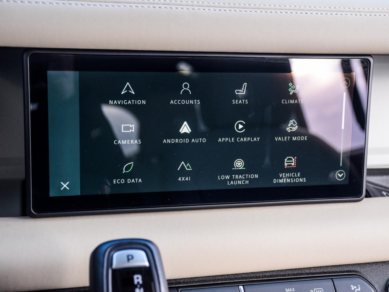 2024 Land Rover Defender /S/1 OWNER/DLR LOW KMS/DLR SERVICE HISTORY Photo