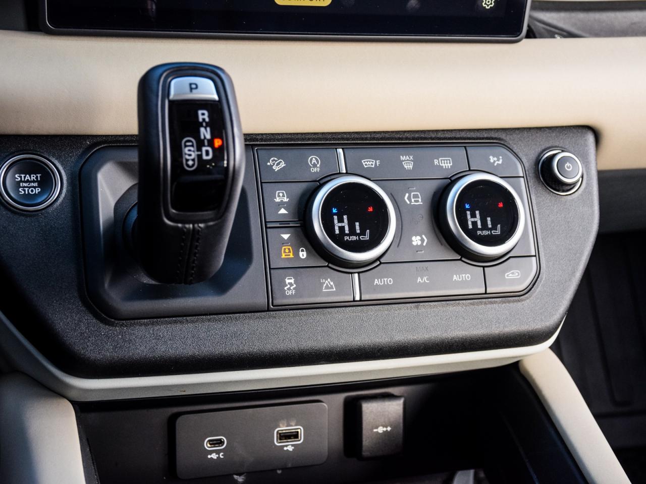 2024 Land Rover Defender /S/1 OWNER/DLR LOW KMS/DLR SERVICE HISTORY Photo