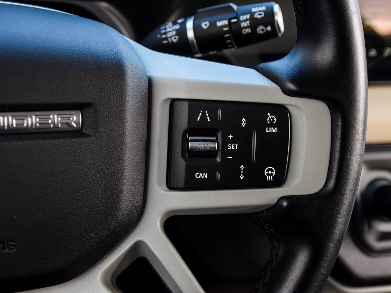 2024 Land Rover Defender /S/1 OWNER/DLR LOW KMS/DLR SERVICE HISTORY Photo