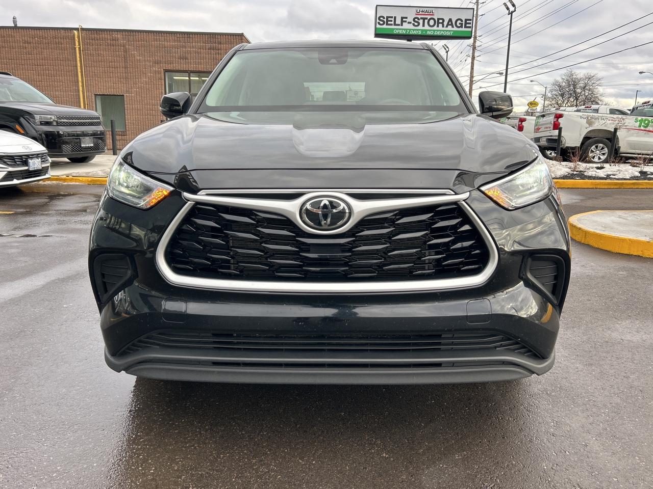 2023 Toyota Highlander XLE AWD   CLEAN CARFAX Photo