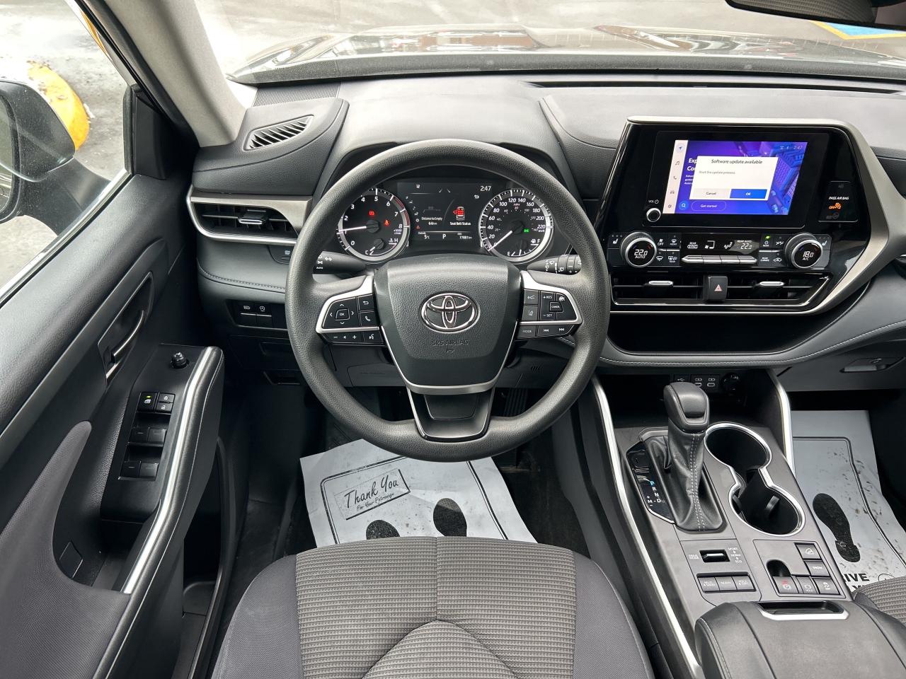 2023 Toyota Highlander XLE AWD   CLEAN CARFAX Photo