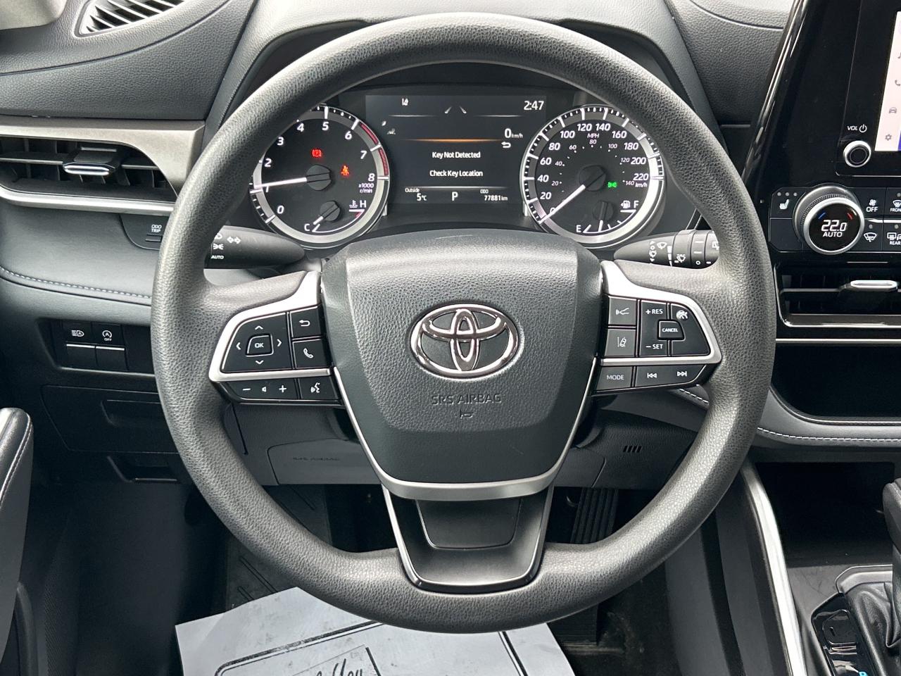 2023 Toyota Highlander XLE AWD   CLEAN CARFAX Photo