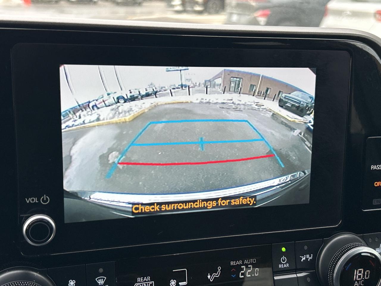 2023 Toyota Highlander XLE AWD   CLEAN CARFAX Photo