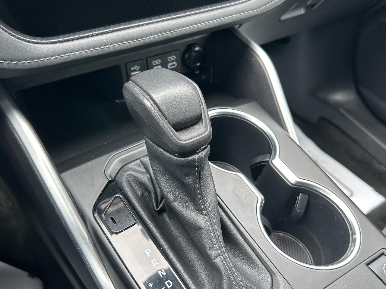 2023 Toyota Highlander XLE AWD   CLEAN CARFAX Photo