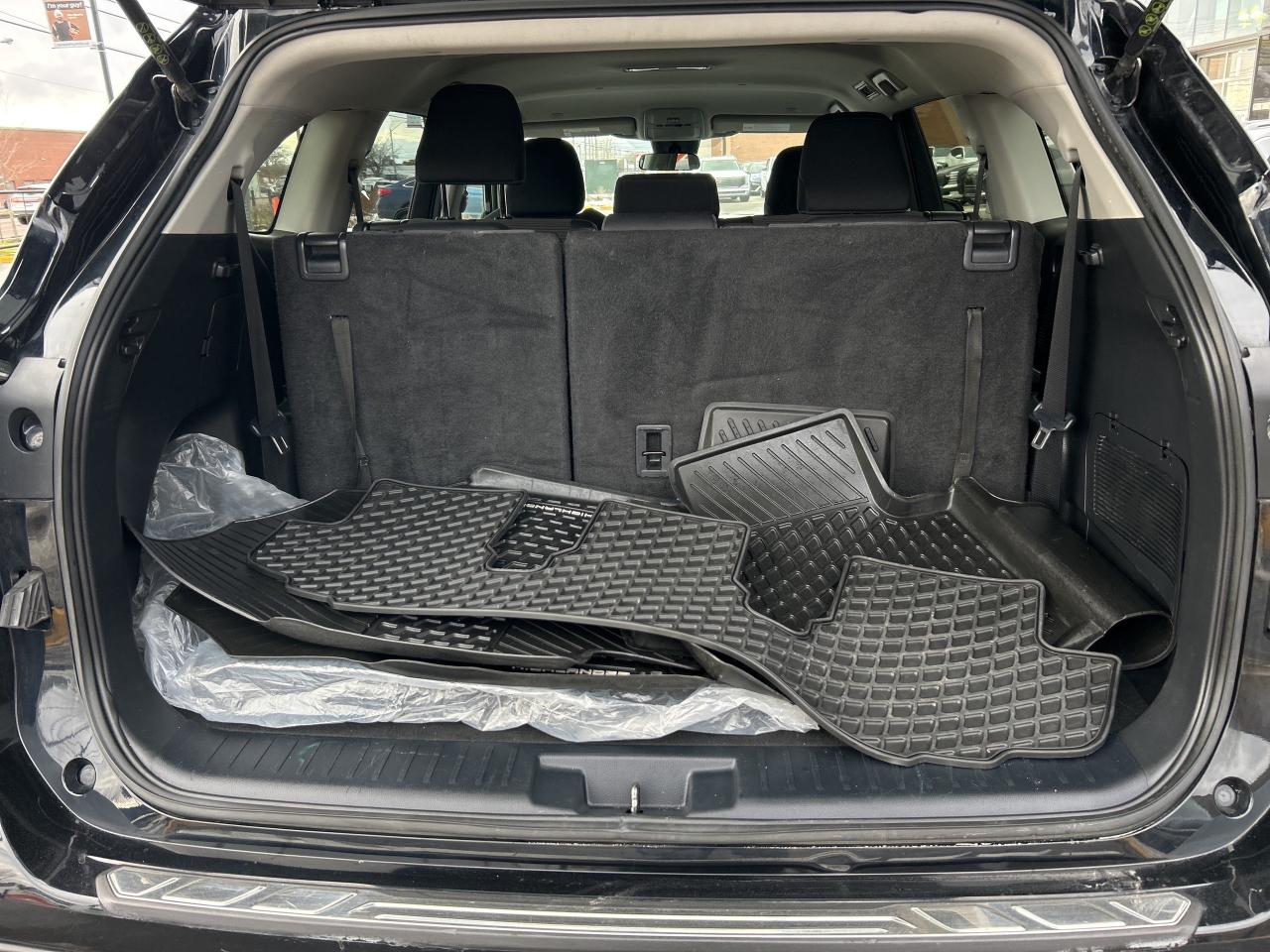 2023 Toyota Highlander XLE AWD   CLEAN CARFAX Photo