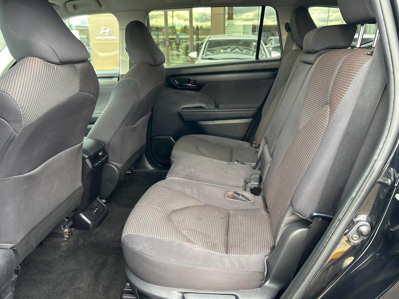 2023 Toyota Highlander XLE AWD   CLEAN CARFAX Photo