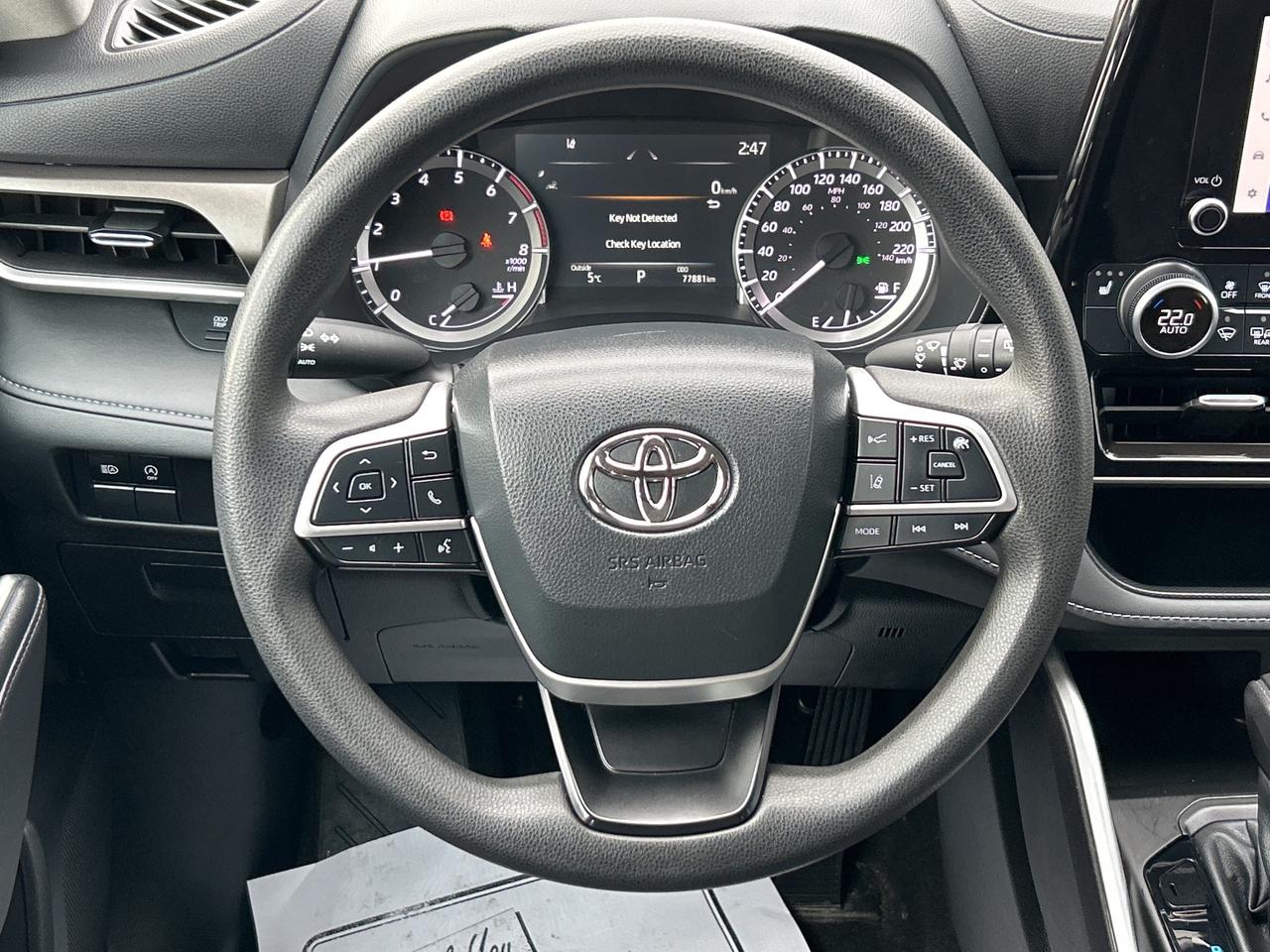 2023 Toyota Highlander XLE AWD   CLEAN CARFAX Photo
