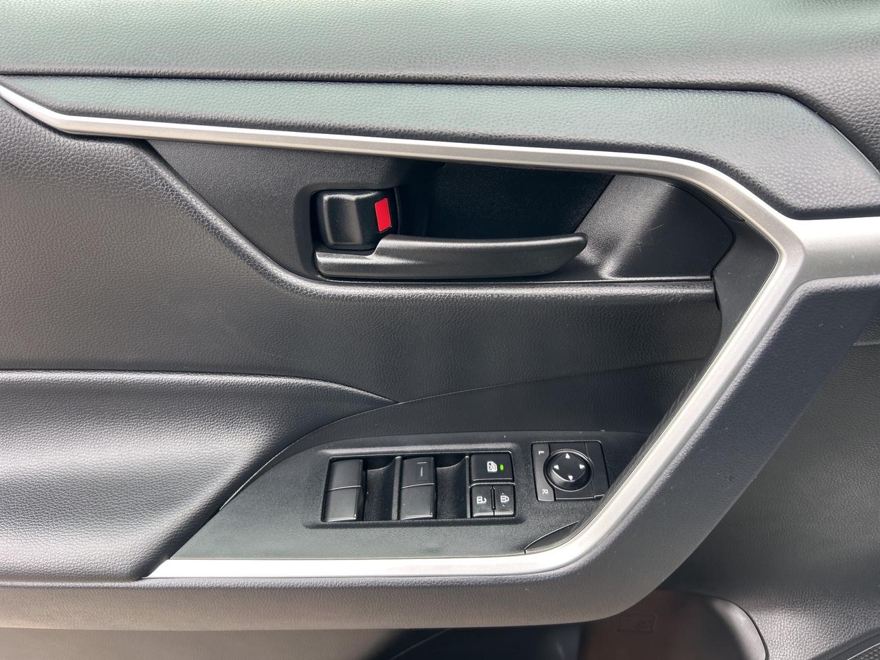 2025 Toyota RAV4 Hybrid LE AWD   CLEAN CARFAX   ONE OWNER Photo