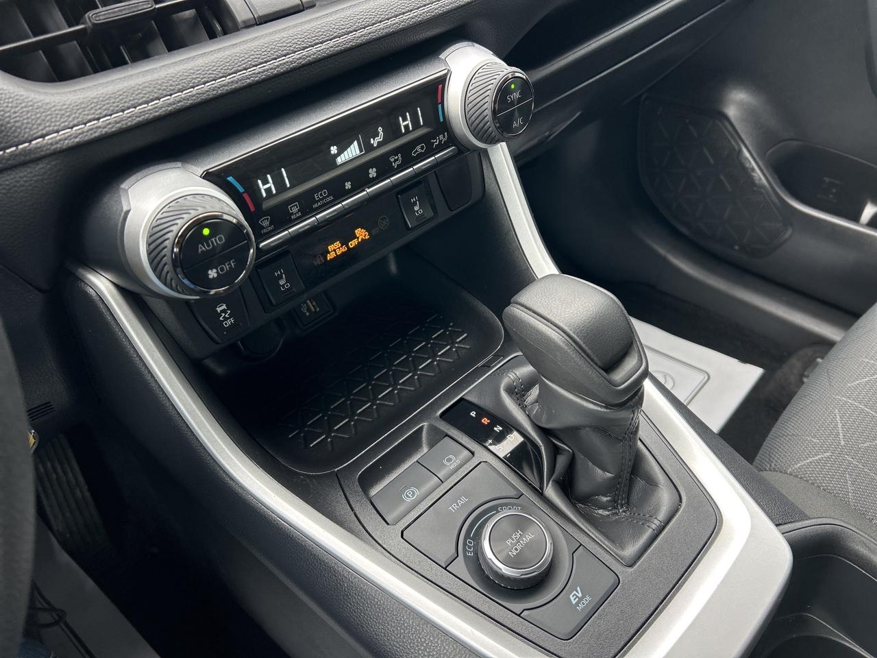 2025 Toyota RAV4 Hybrid LE AWD   CLEAN CARFAX   ONE OWNER Photo