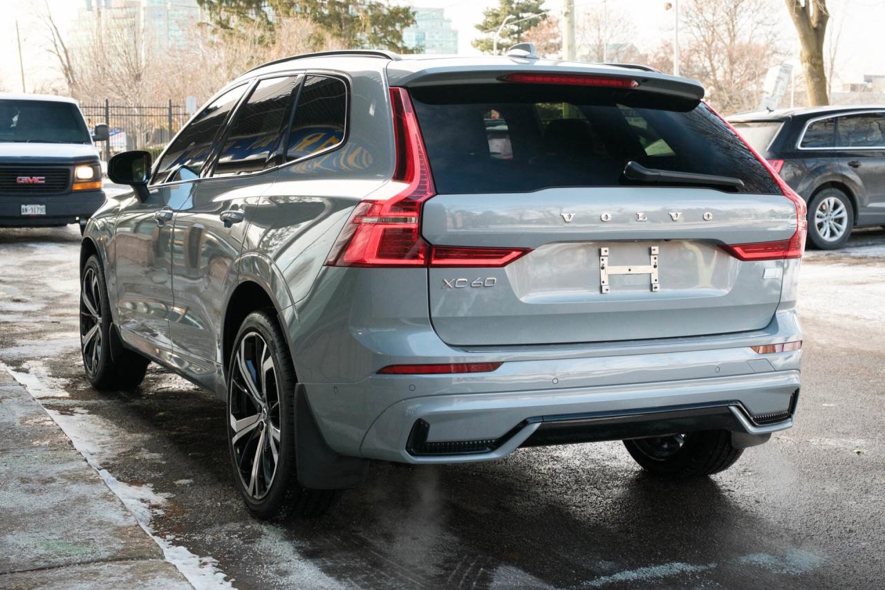 2024 Volvo XC60 Recharge T8 Ultimate Dark AWD Plug In Hybrid Photo