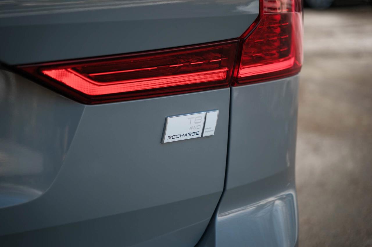 2024 Volvo XC60 Recharge T8 Ultimate Dark AWD Plug In Hybrid Photo