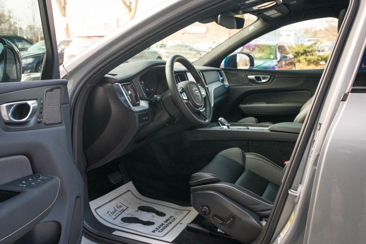 2024 Volvo XC60 Recharge T8 Ultimate Dark AWD Plug In Hybrid Photo